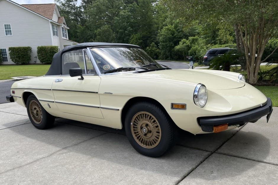 1982 Alfa Romeo 105/115 Spider Series 3 sold for $6,203