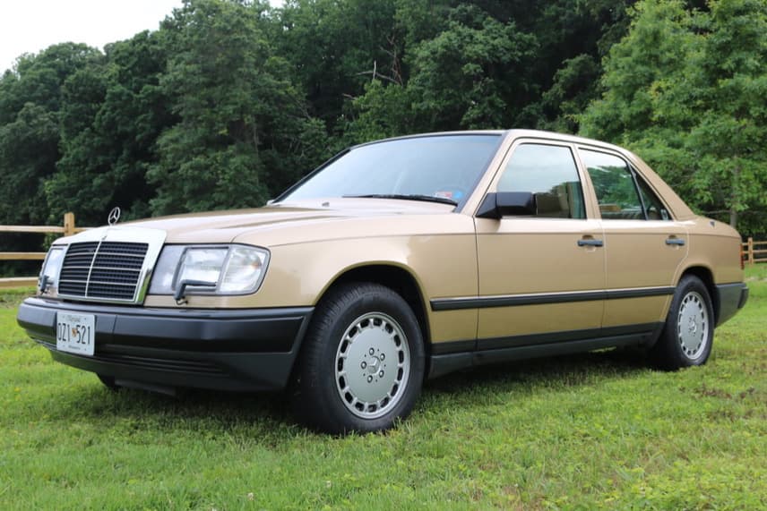 1987 Mercedes-Benz W124 E-Class sold for $10,800