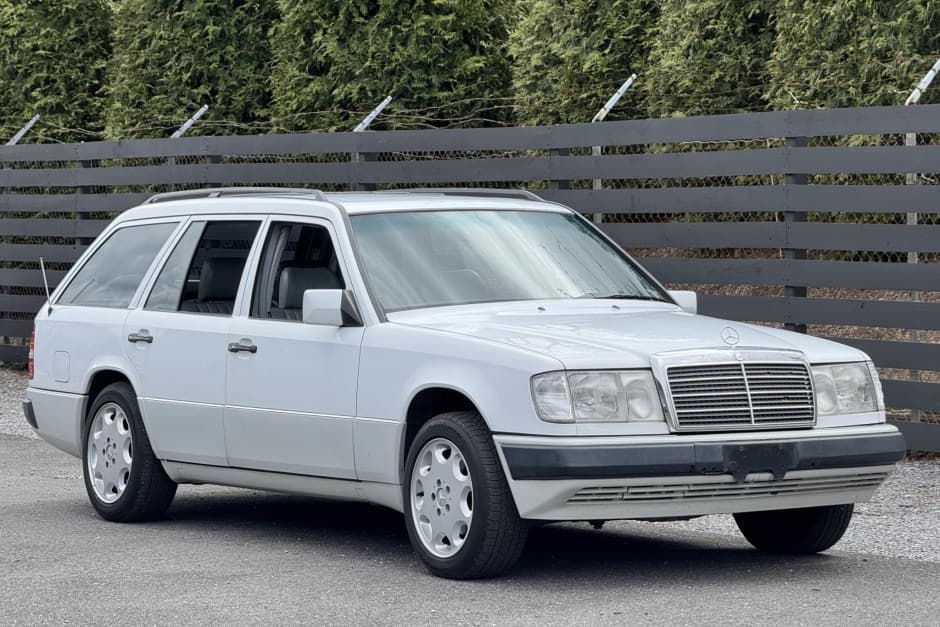1990 Mercedes-Benz W124 E-Class sold for $6,600