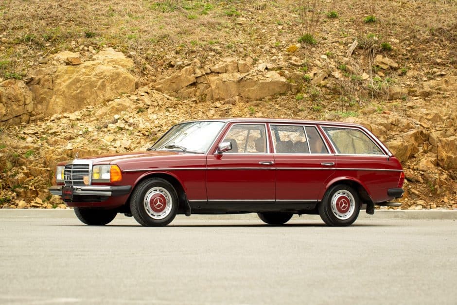 1983 Mercedes-Benz W123 sold for $23,500