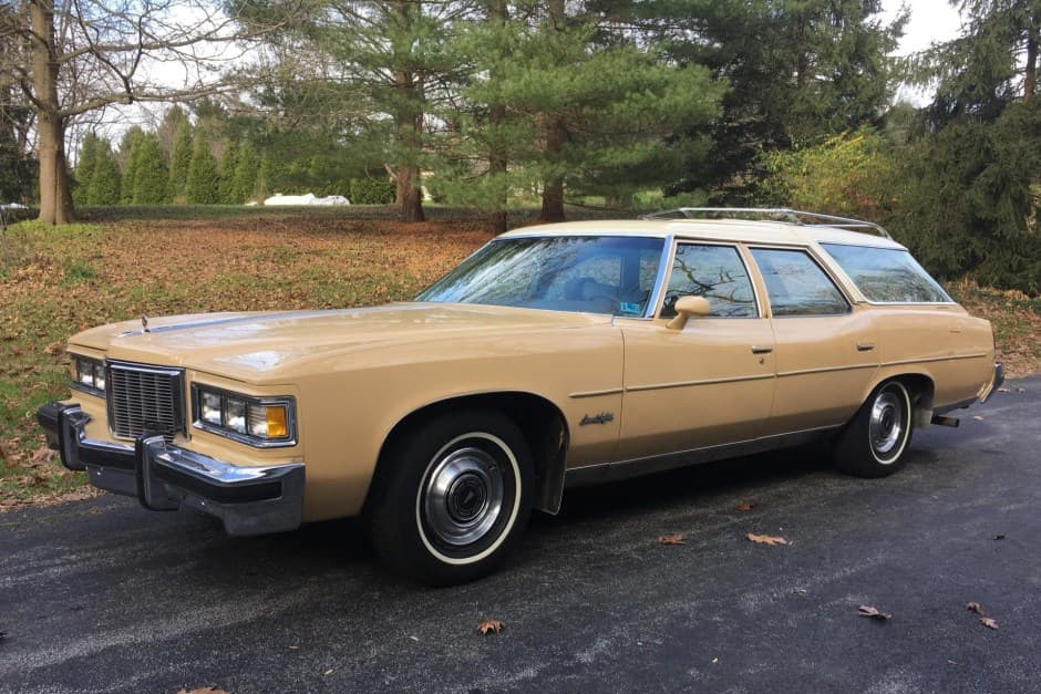 1976 Pontiac Safari sold for $15,250