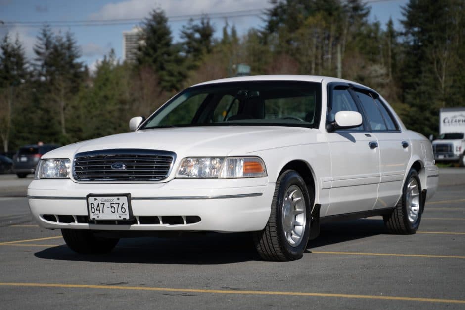 1999 Ford Crown Victoria sold for $7,975