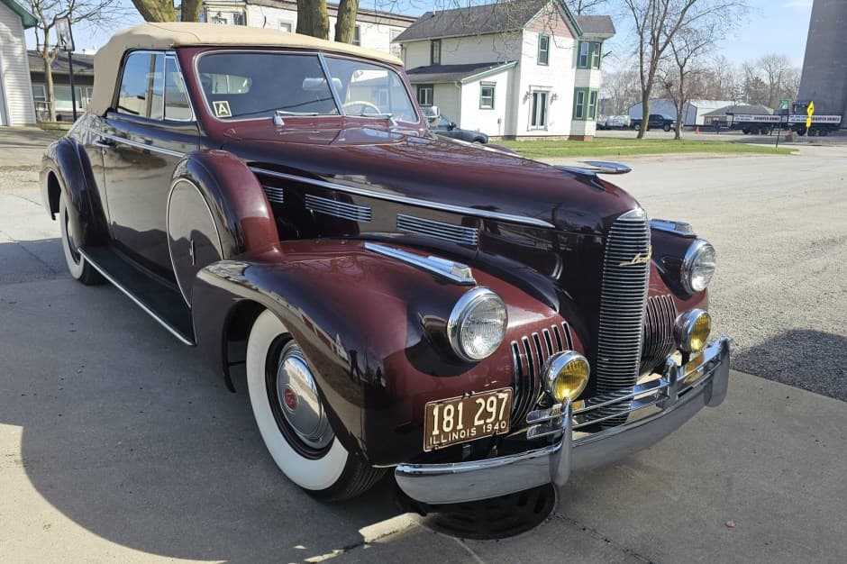 1940 LaSalle Series 50 sold for $25,250