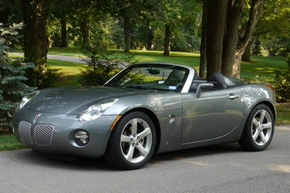 2007 Pontiac Solstice sold for $32,500