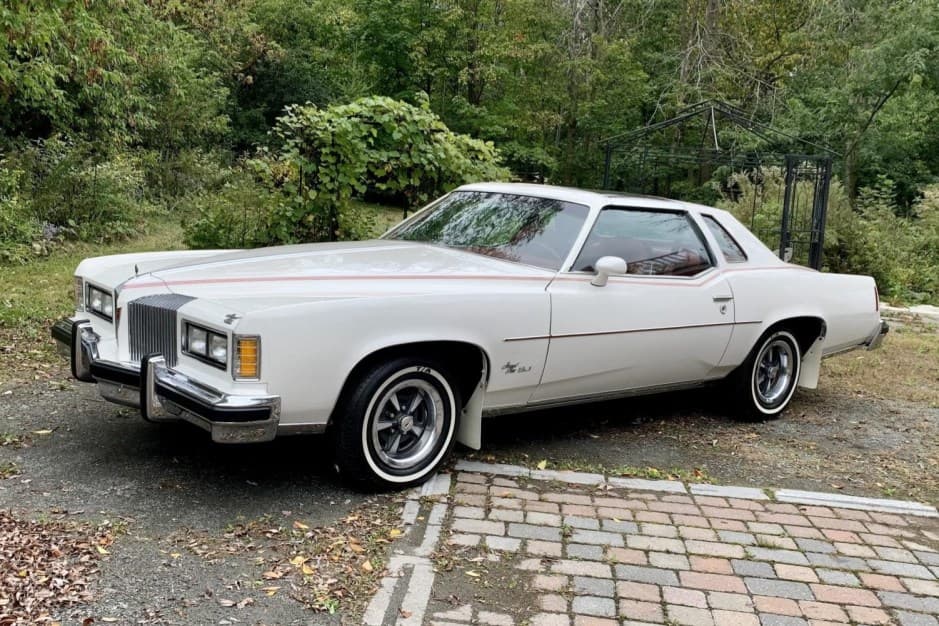 1976 Pontiac Grand Prix sold for $16,000