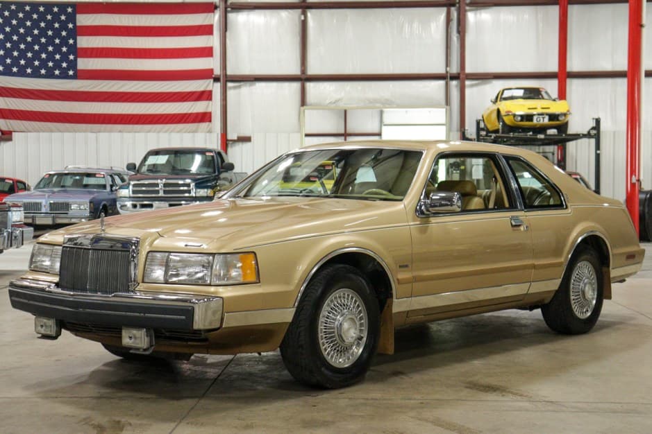 1984 Lincoln Continental Mark VII & Mark VII sold for $6,101