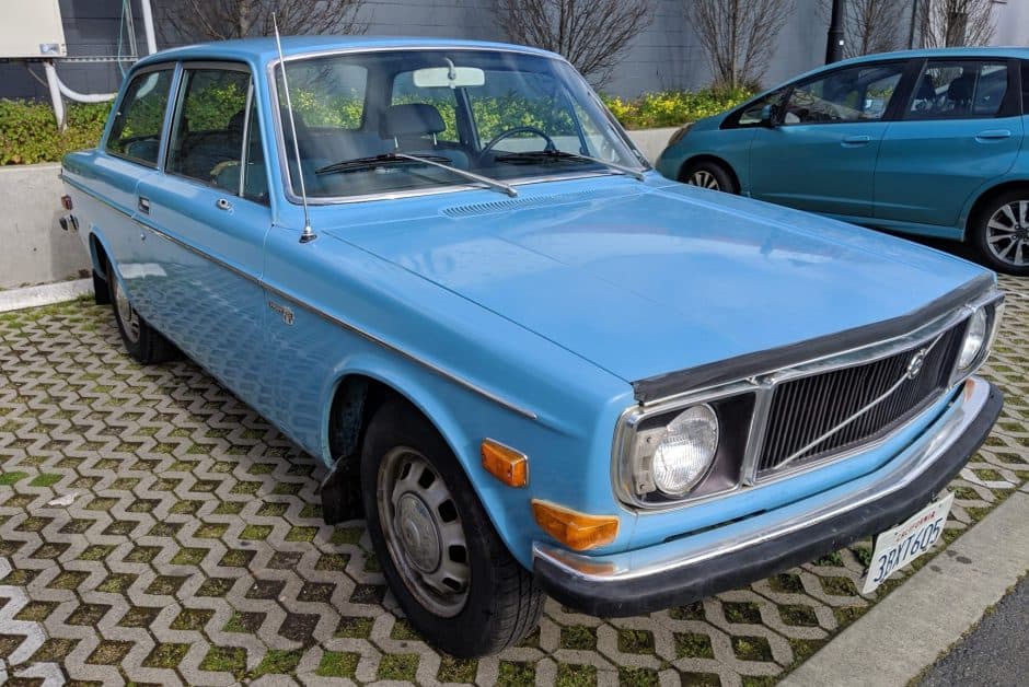 1972 Volvo 140 sold for $3,700