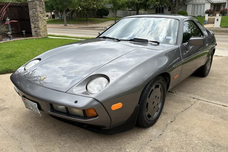 1982 Porsche 928 sold for $35,000