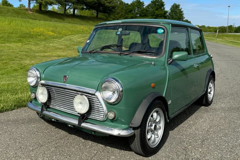 1995 Mini Mk VI & Mk VII sold for $12,350