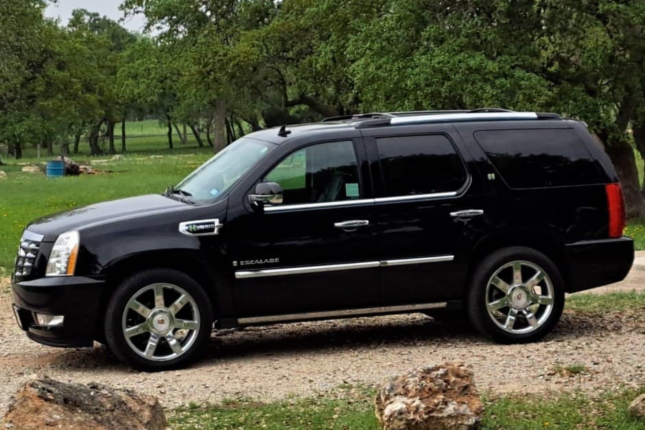 2009 Cadillac Escalade & EXT GMT900 (2007-2014) sold for $18,250