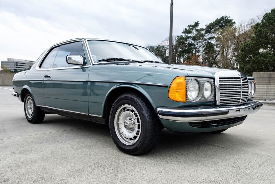 1985 Mercedes-Benz W123 sold for $9,800