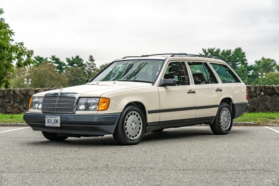 1987 Mercedes-Benz W124 E-Class sold for $13,000