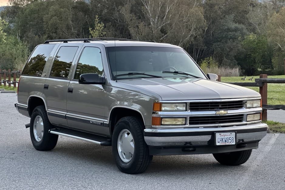 1999 Chevrolet Tahoe GMT400 sold for $12,500
