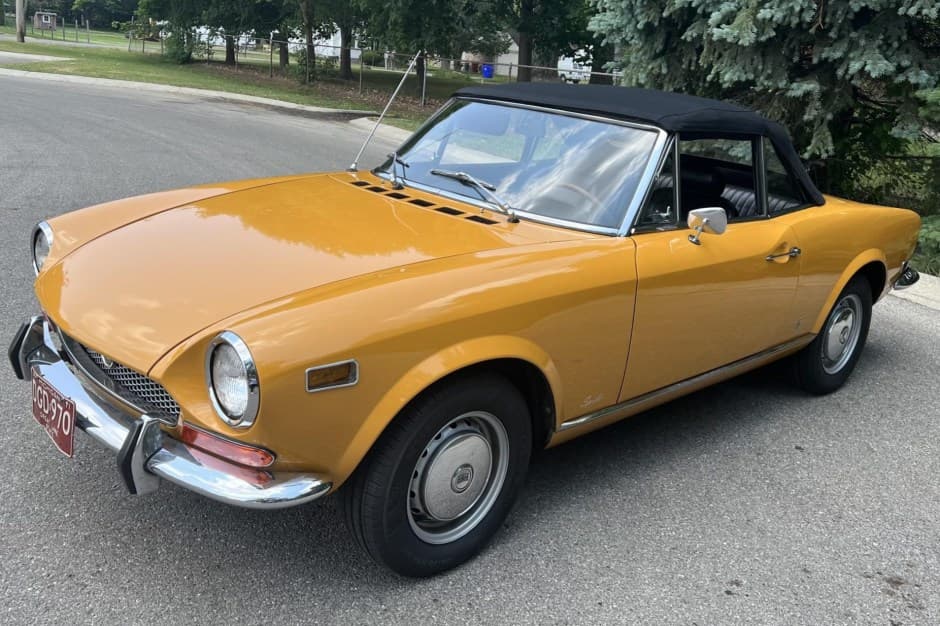 1971 Fiat 124 Spider (1966-1985) sold for $22,250