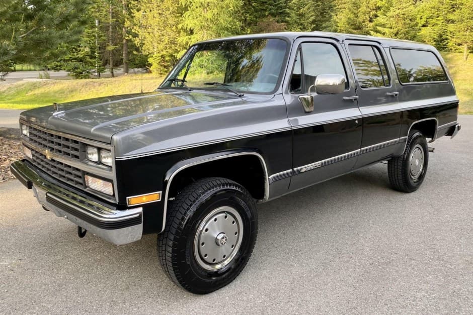 1990 Chevrolet Suburban (1973-1991) sold for $34,500