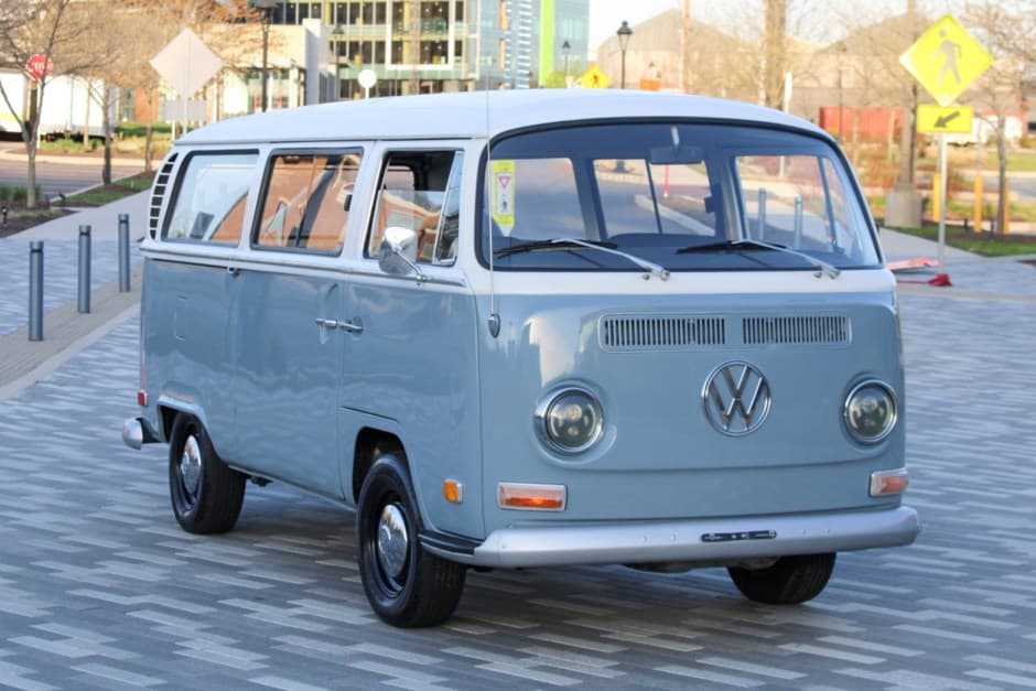1971 Volkswagen Bay-Window Bus sold for $21,250