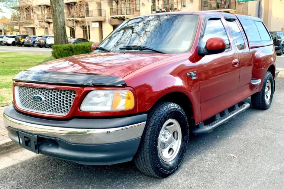 1999 Ford F-150 (1997-2004) sold for $8,800