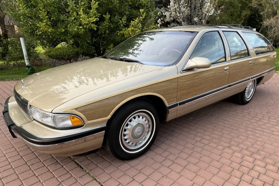 1996 Buick Roadmaster sold for $32,250