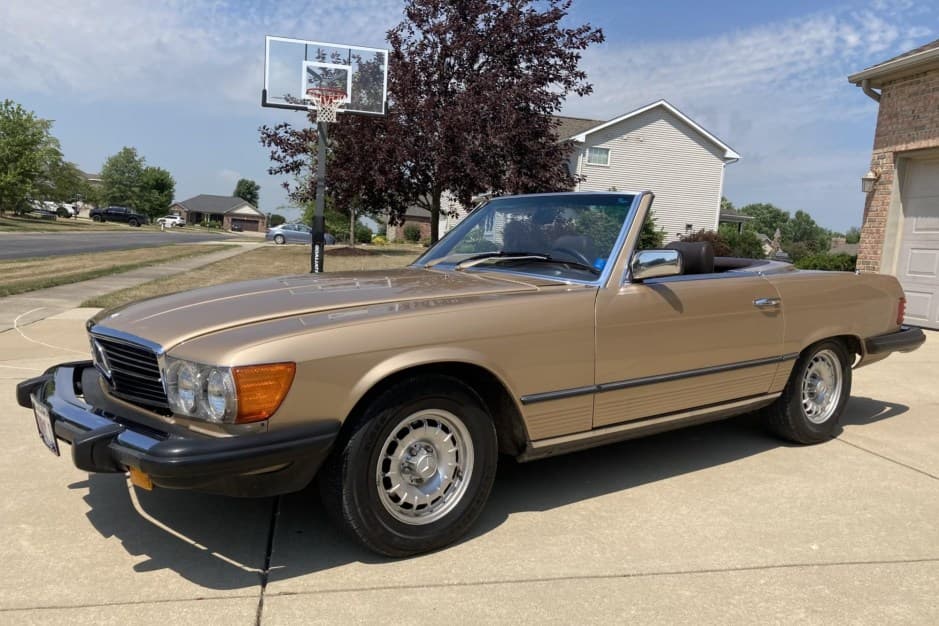 1981 Mercedes-Benz R107 SL sold for $10,000