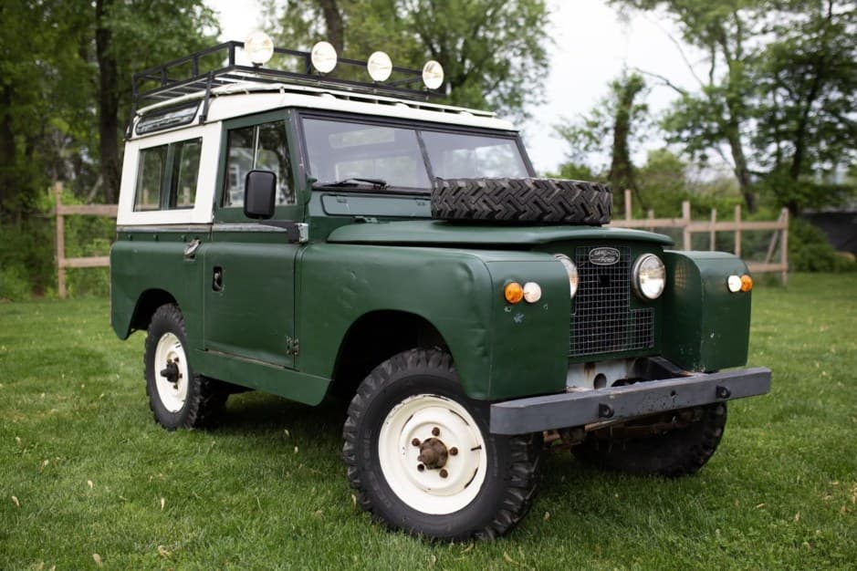 1959 Land Rover Series 88 sold for $9,400