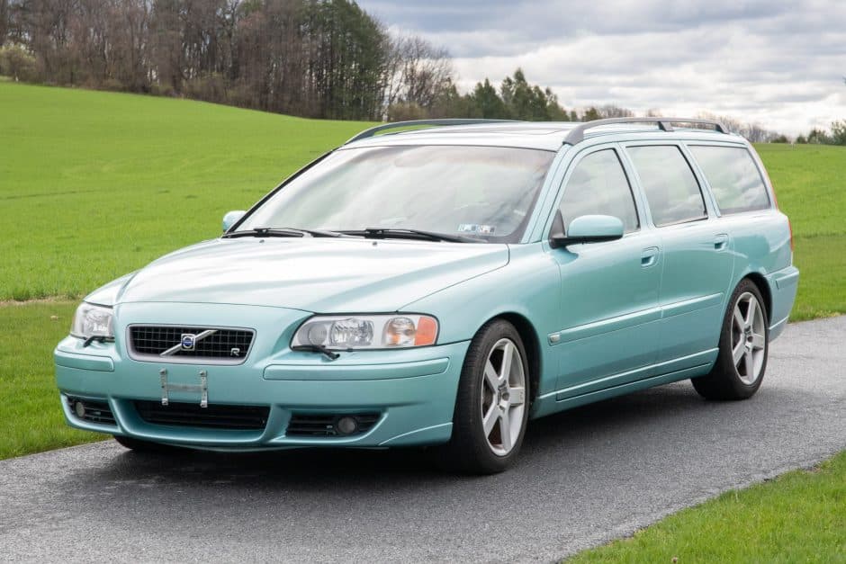 2005 Volvo V70R sold for $22,020