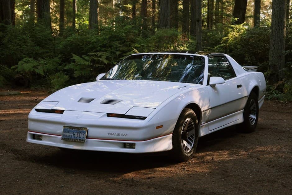 1985 Pontiac Firebird (1982-1992) sold for $13,250
