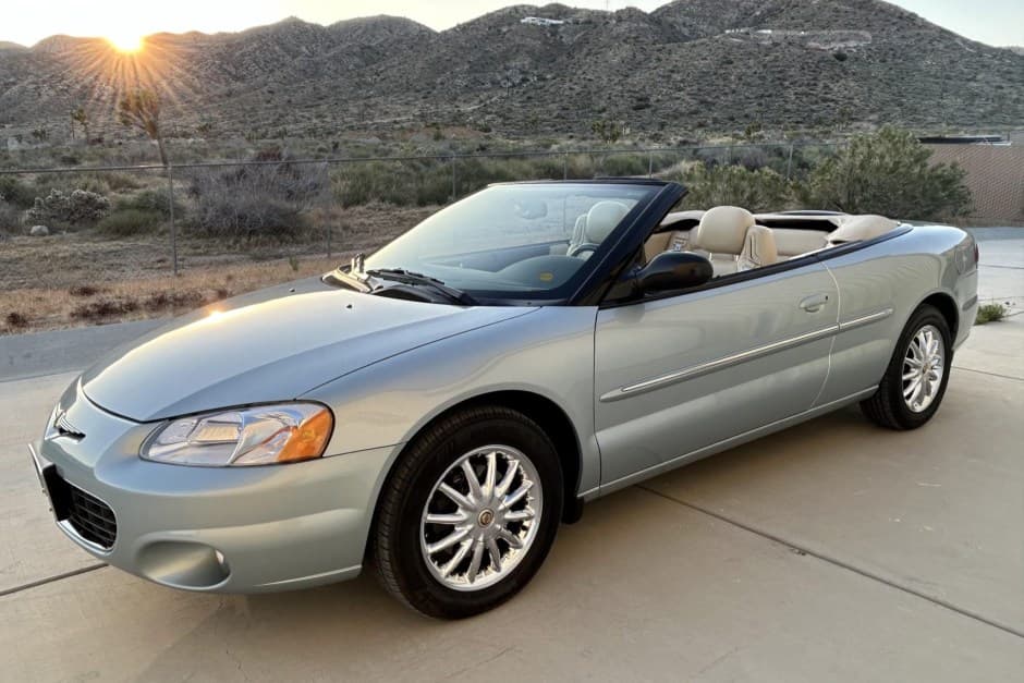 2003 Chrysler  sold for $13,253