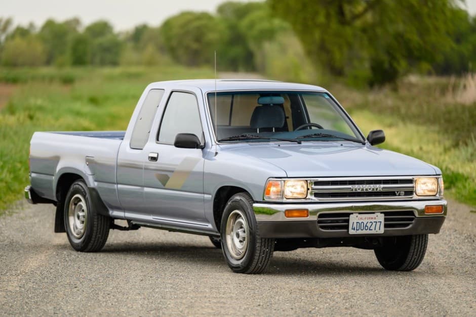 1990 Toyota Pickup (N80/90/100/110 1989-1997) sold for $13,800