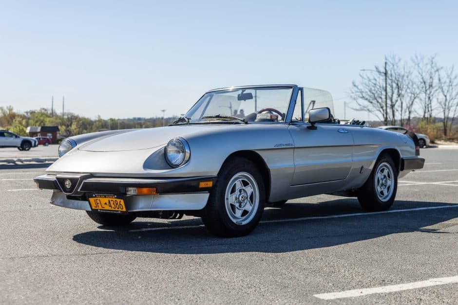1984 Alfa Romeo 105/115 Spider Series 3 sold for $8,100