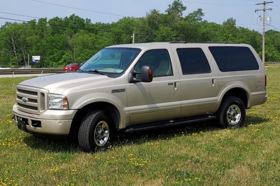 2005 Ford Excursion sold for $14,000