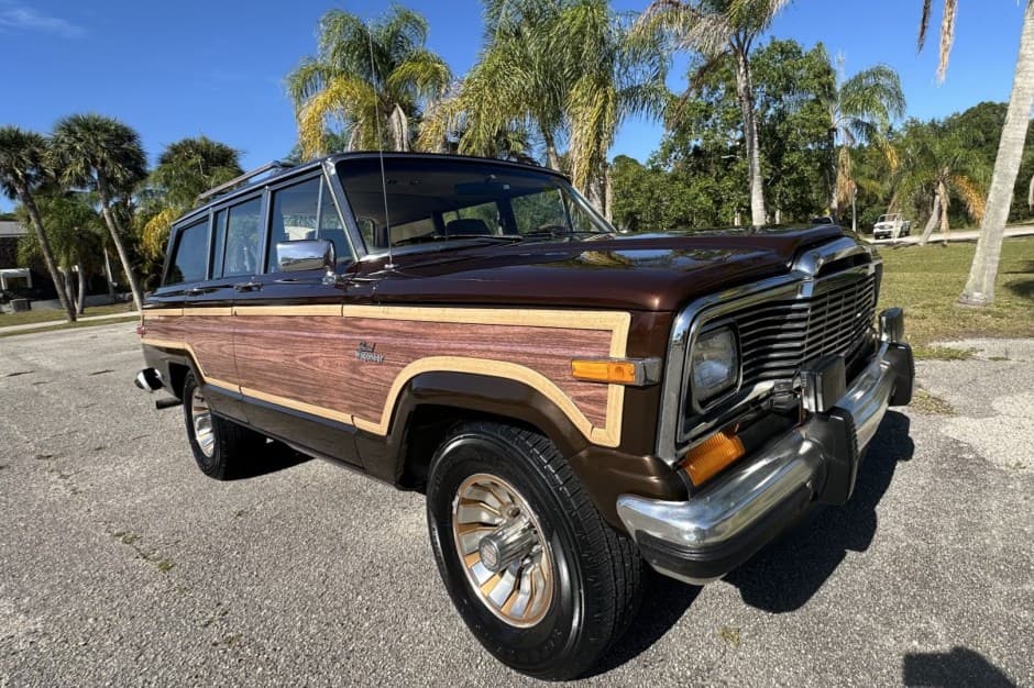 1985 Jeep SJ Grand Wagoneer sold for $23,000