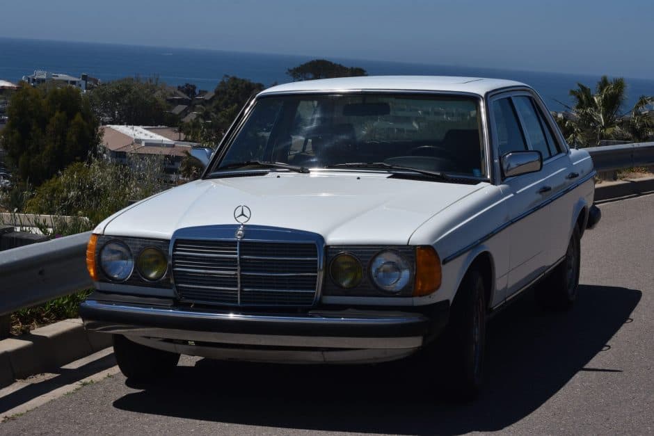 1983 Mercedes-Benz W123 sold for $10,250