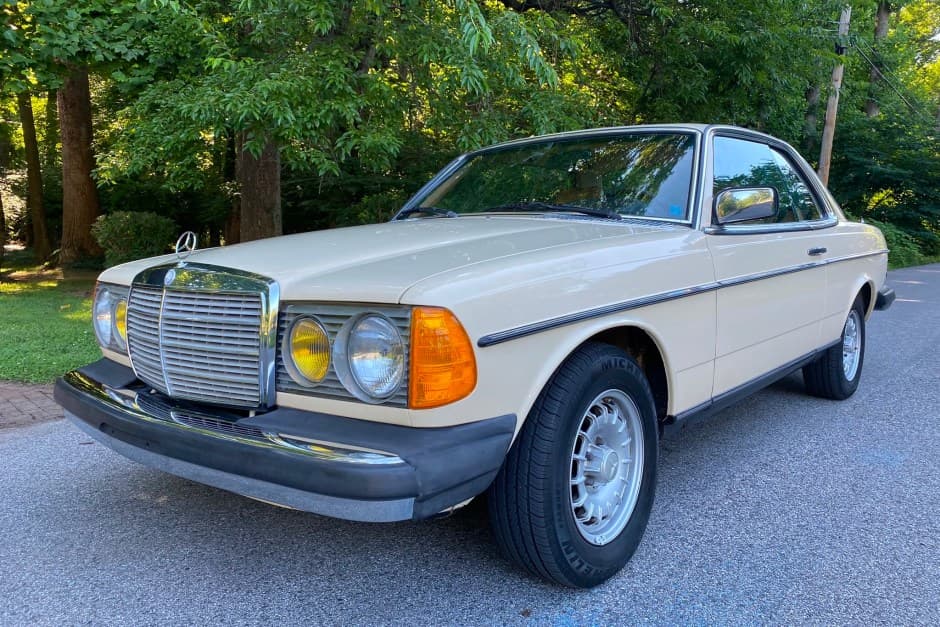 1981 Mercedes-Benz W123 sold for $37,500