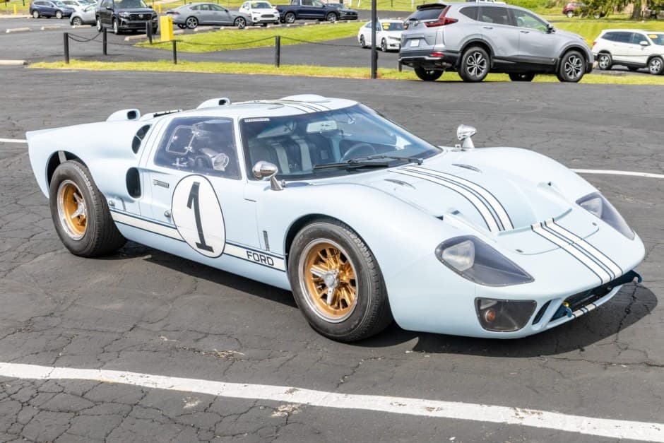 0 Ford GT40 Replica sold for $215,000