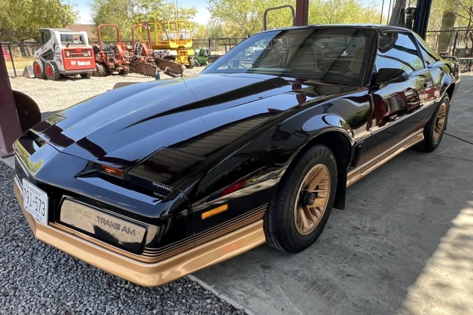 1984 Pontiac Firebird (1982-1992) sold for $17,500
