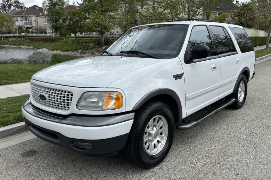 2002 Ford Expedition sold for $16,000