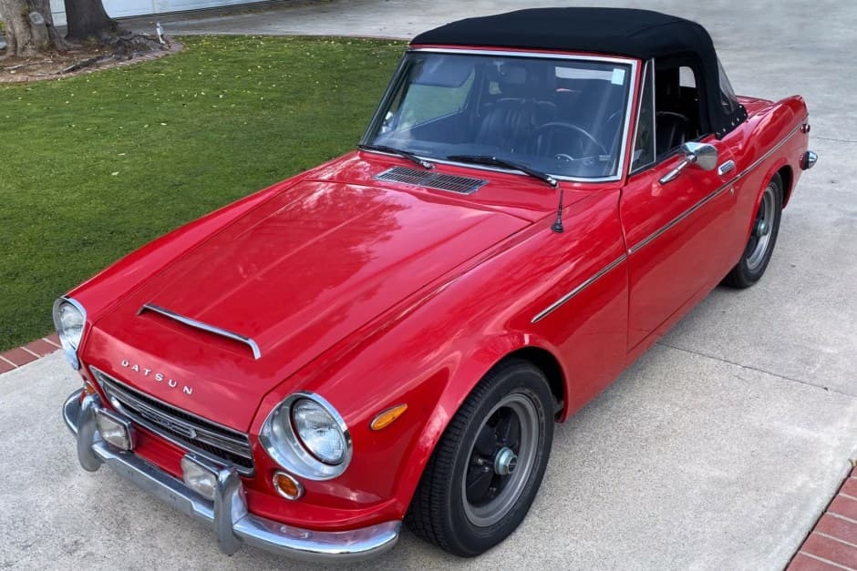 1969 Datsun Roadster sold for $10,008