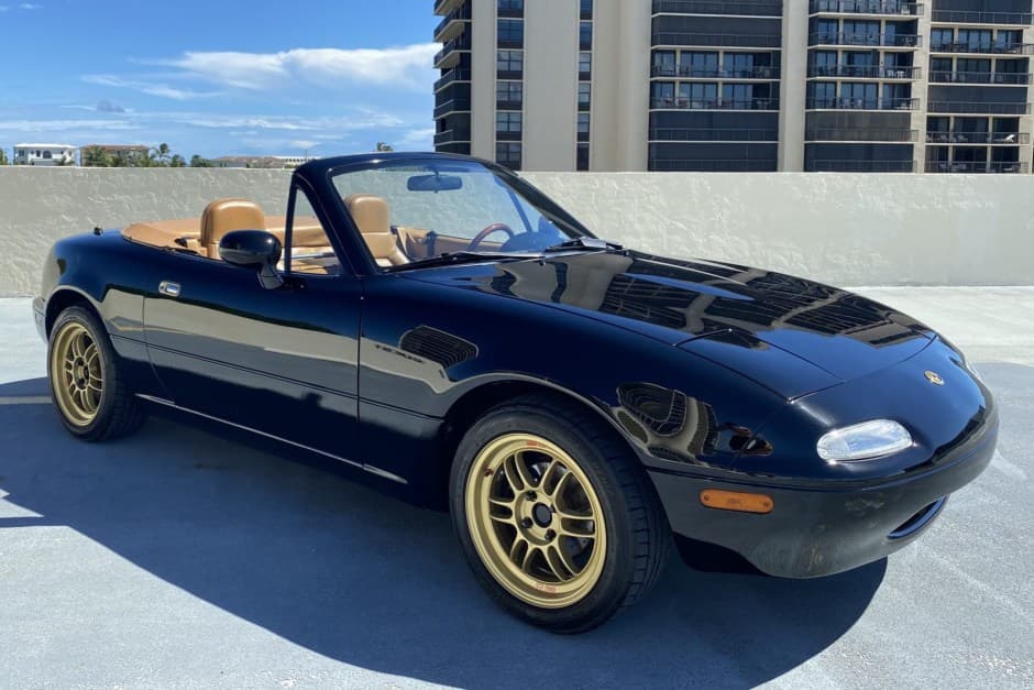 1993 Mazda NA MX-5 Miata sold for $8,300
