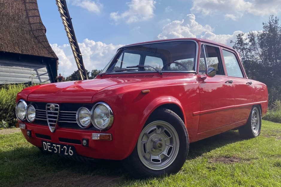 1972 Alfa Romeo 105 Series Sedan sold for $36,500