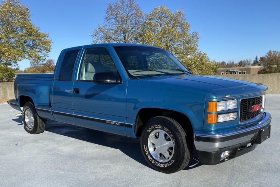 1997 GMC Sierra (GMT400 1988-2002) sold for $27,000