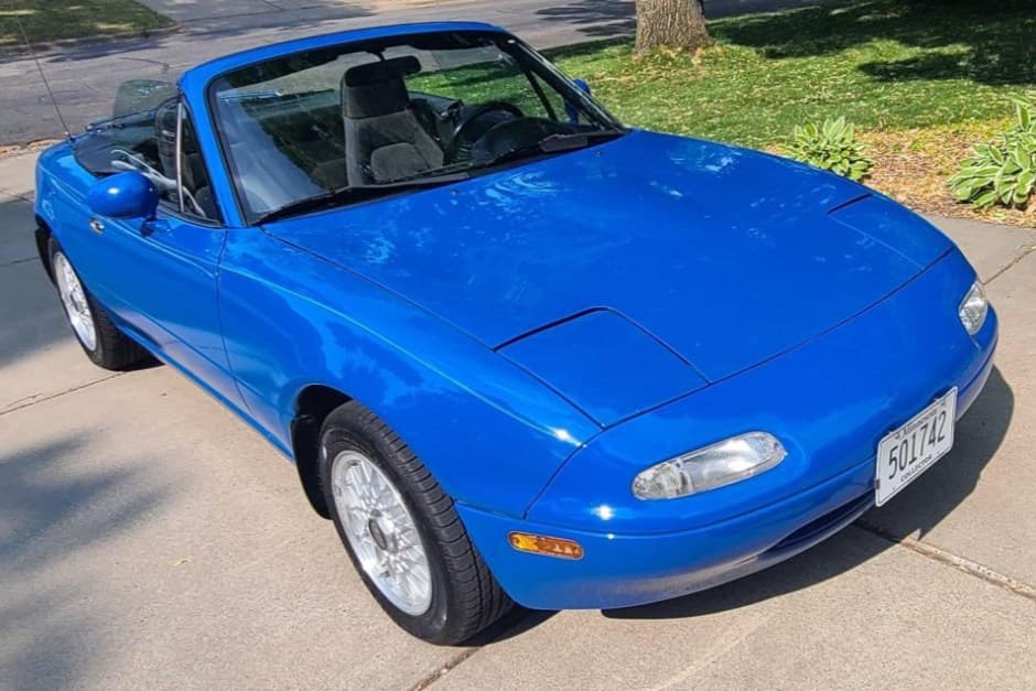 1990 Mazda NA MX-5 Miata sold for $10,000