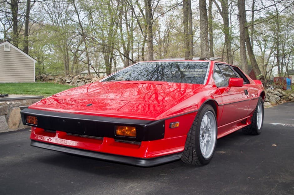 1983 Lotus Esprit sold for $32,000