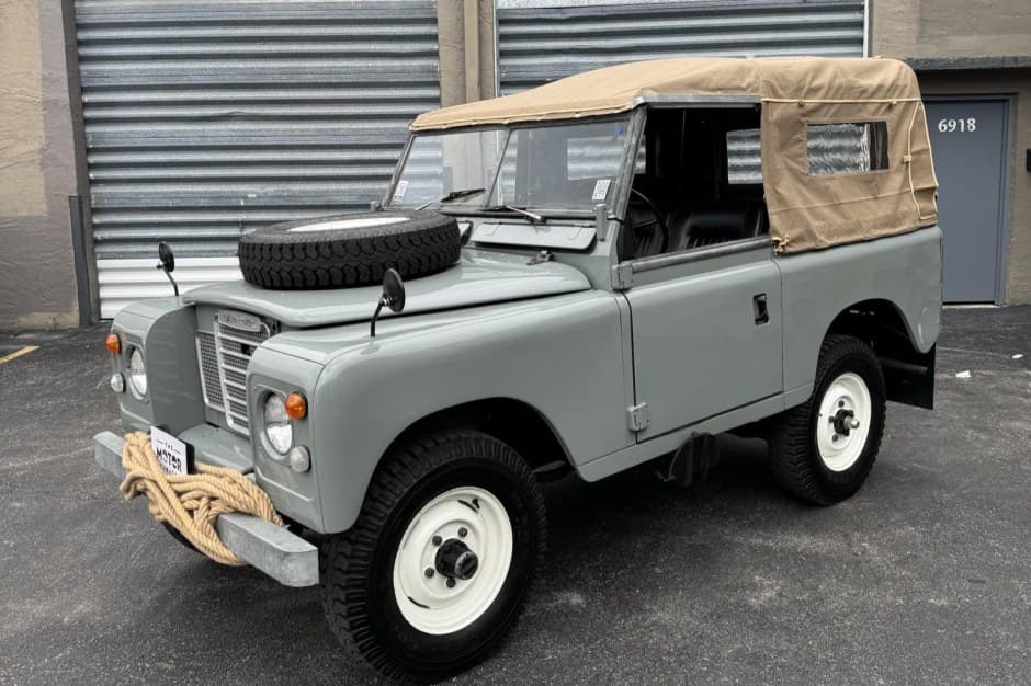 1977 Land Rover Series 88 sold for $32,000