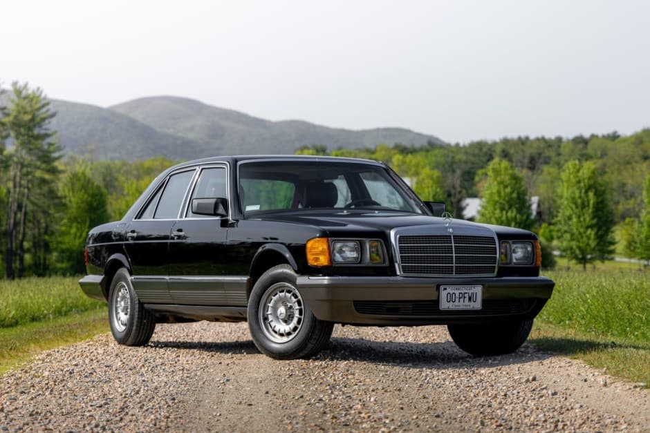 1985 Mercedes-Benz W126 S-Class sold for $13,250