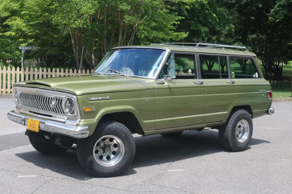 1969 Jeep SJ Wagoneer sold for $23,250