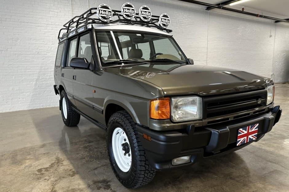 1996 Land Rover Discovery sold for $35,750