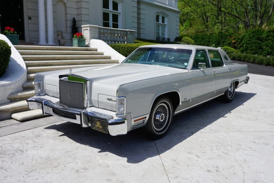 1979 Lincoln Town Car sold for $21,000