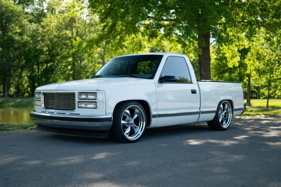 1998 GMC Sierra (GMT400 1988-2002) sold for $23,500