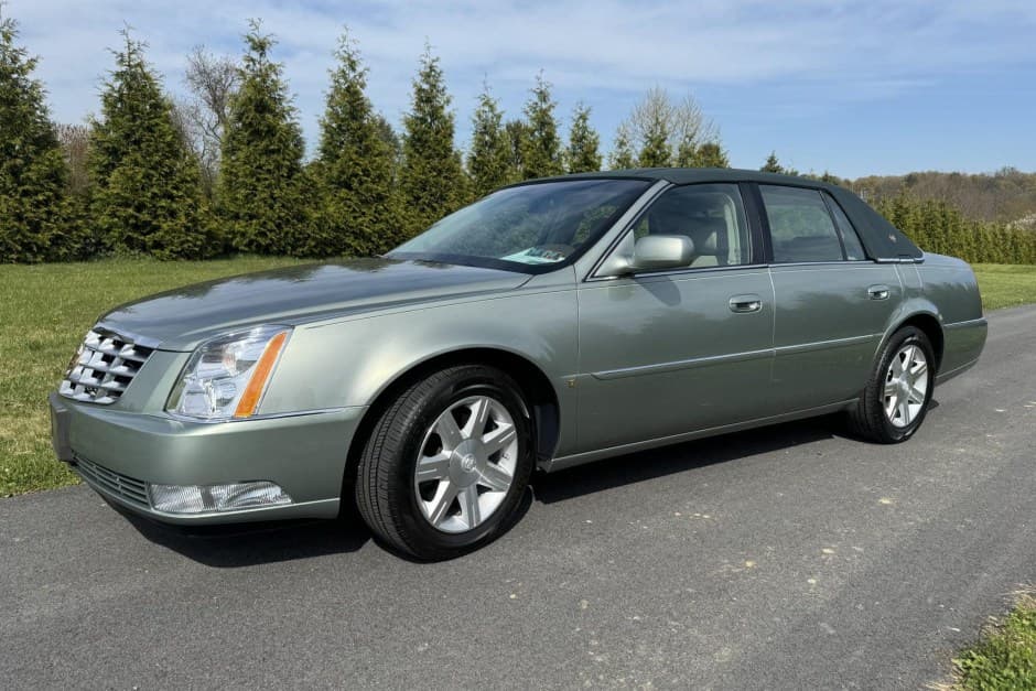 2006 Cadillac DTS sold for $15,350