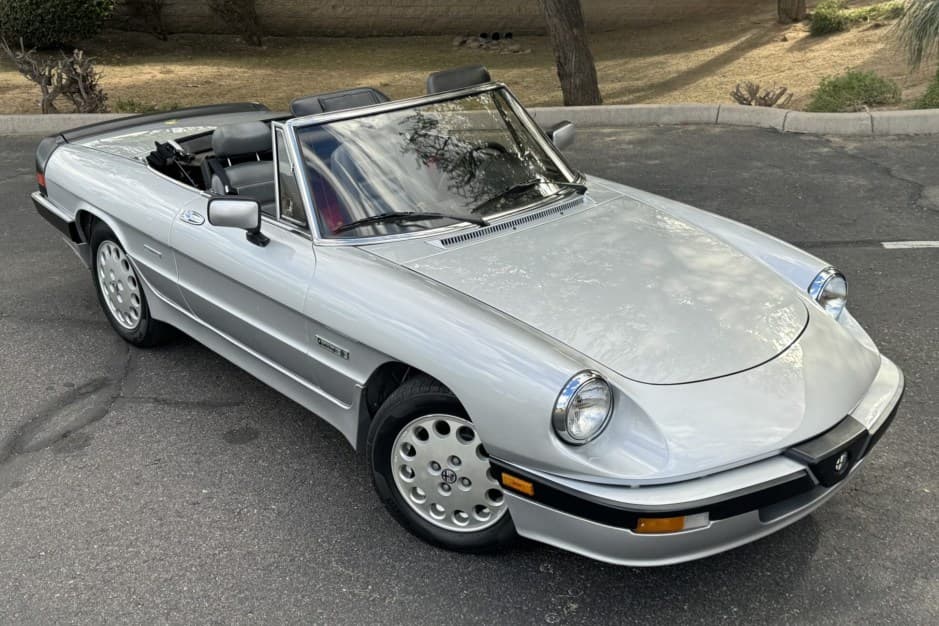 1986 Alfa Romeo 105/115 Spider Series 3 sold for $10,000